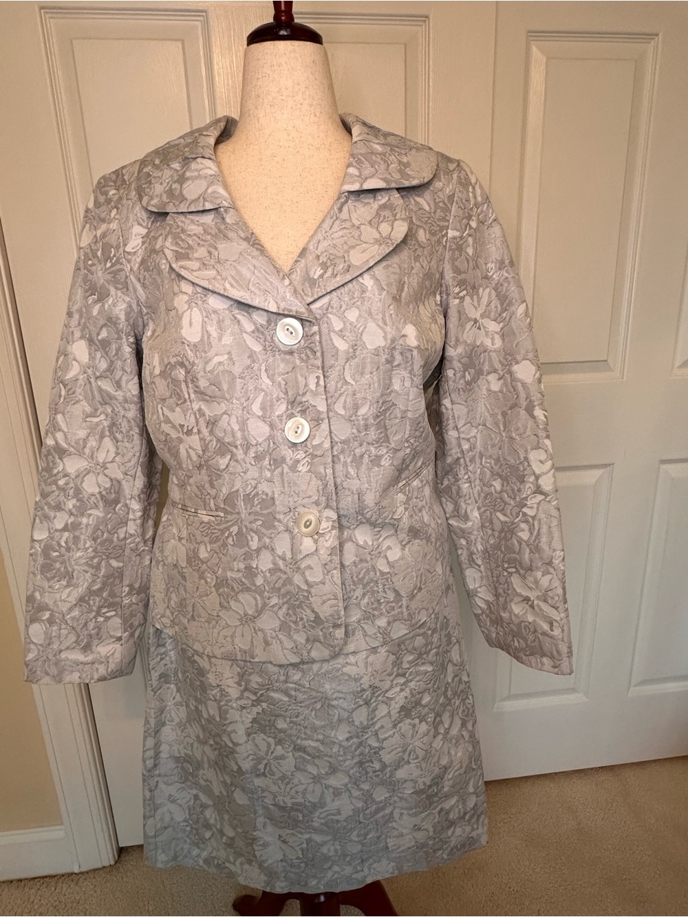 Light Gray Floral Jacquard Blazer Suit